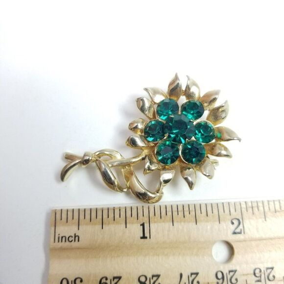 Vintage Coro Green Rhinestone Flower Shape Brooch, Gold Tone Setting, Signed - Picture 5 of 7